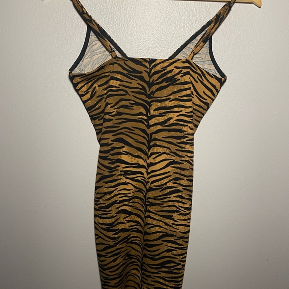 H&M Leopard mini dress - Picture 2 of 2